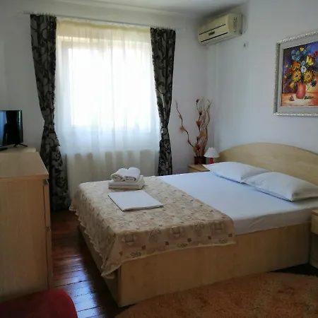 Vila Summer Miraj * אפורי נורד